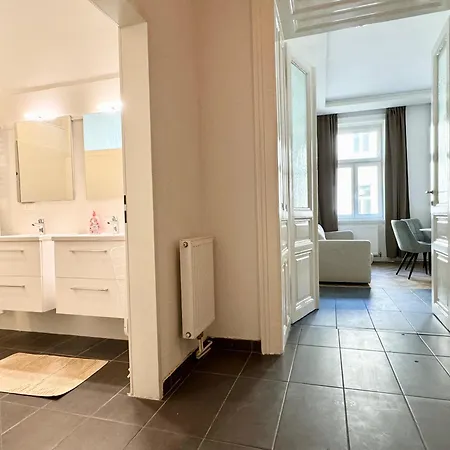 Premium Apartment Located At The Famous Vienna Kutschkermarkt Buitenkant foto