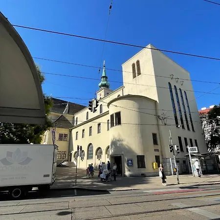 Premium Apartment Located At The Famous Vienna Kutschkermarkt Buitenkant foto