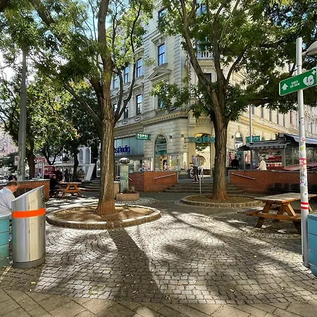 Premium Apartment Located At The Famous Vienna Kutschkermarkt Buitenkant foto