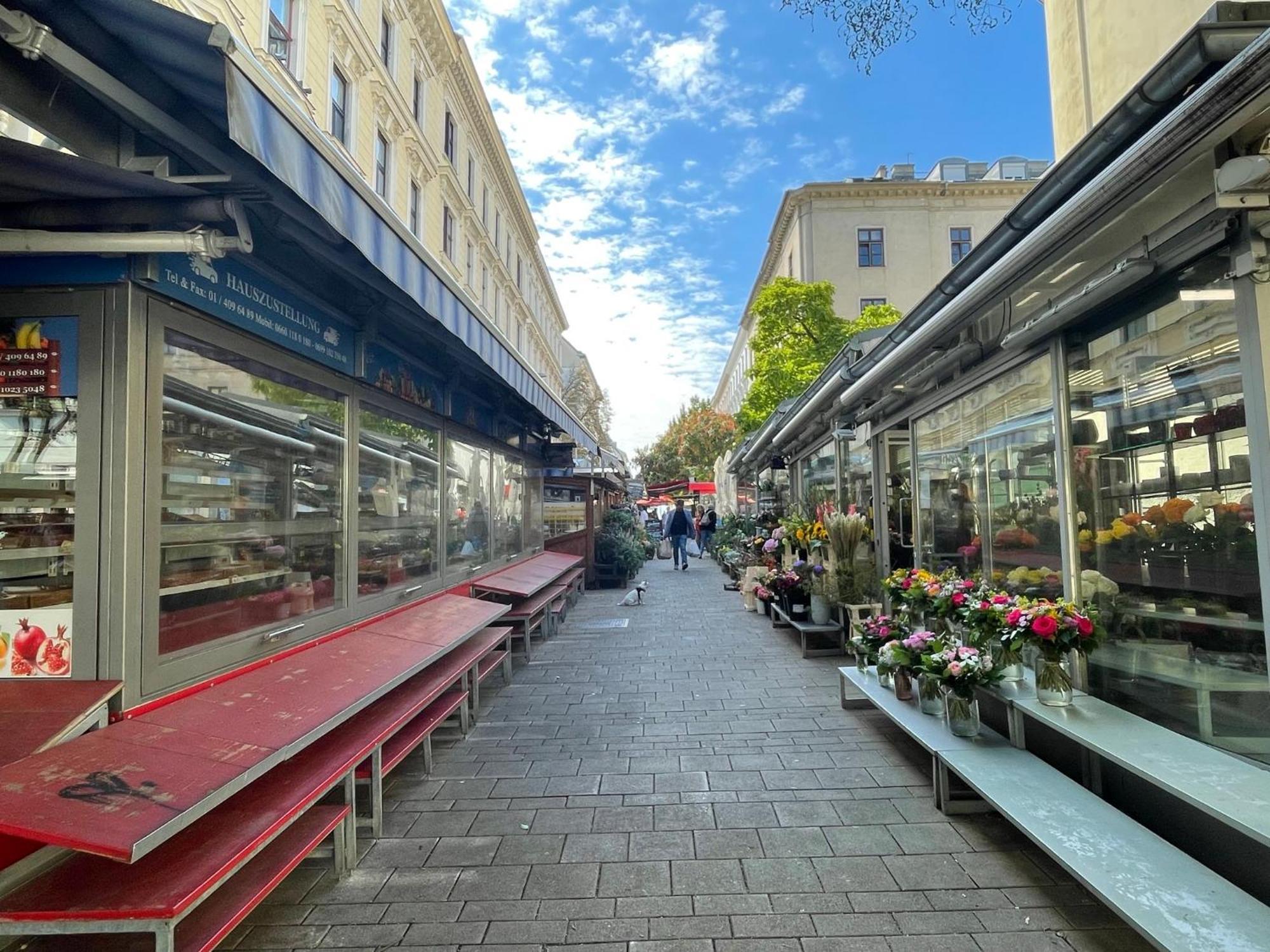 Premium Located At The Famous Kutschkermarkt Vienna