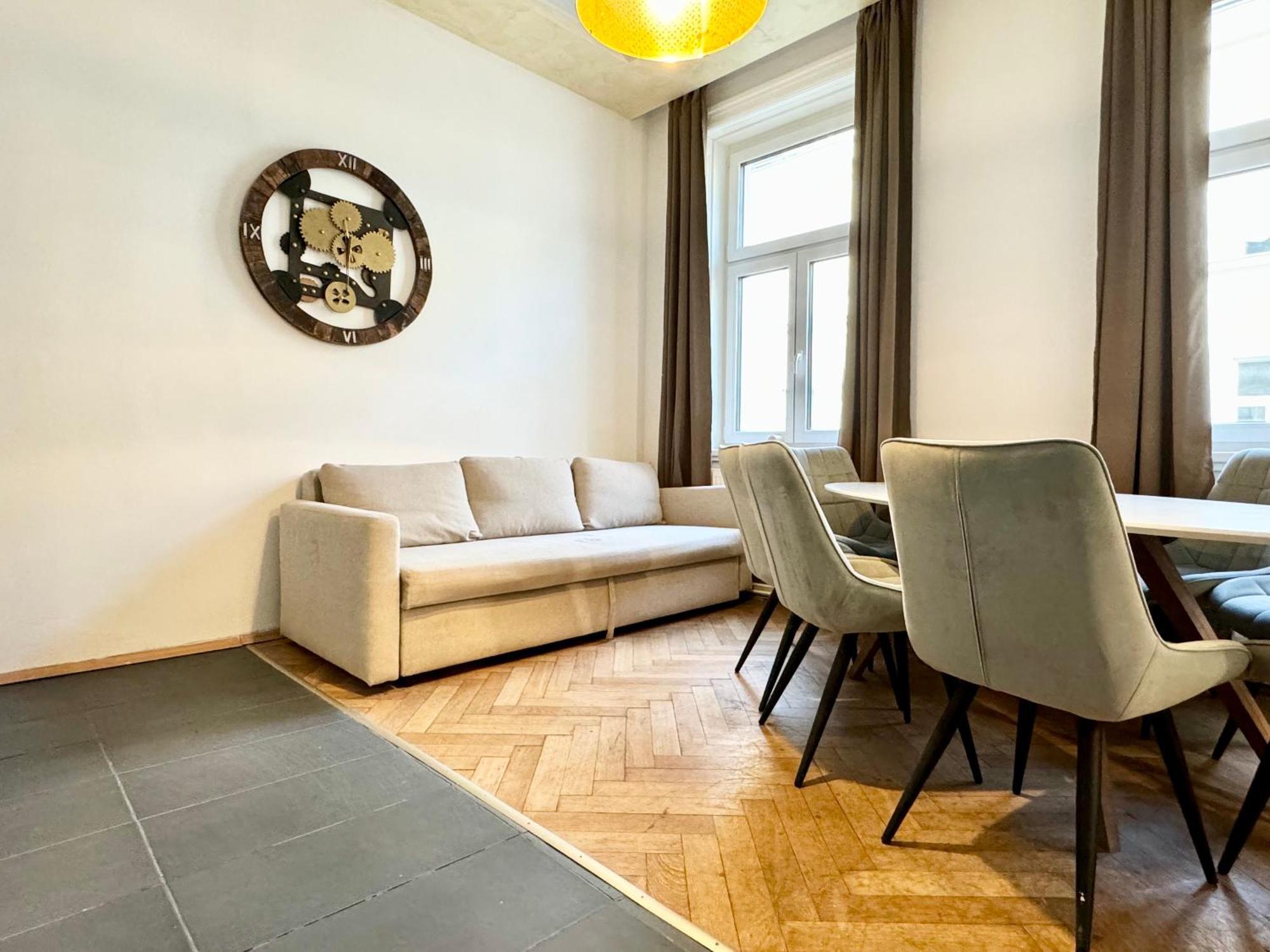 Premium Located At The Famous Kutschkermarkt Apartment